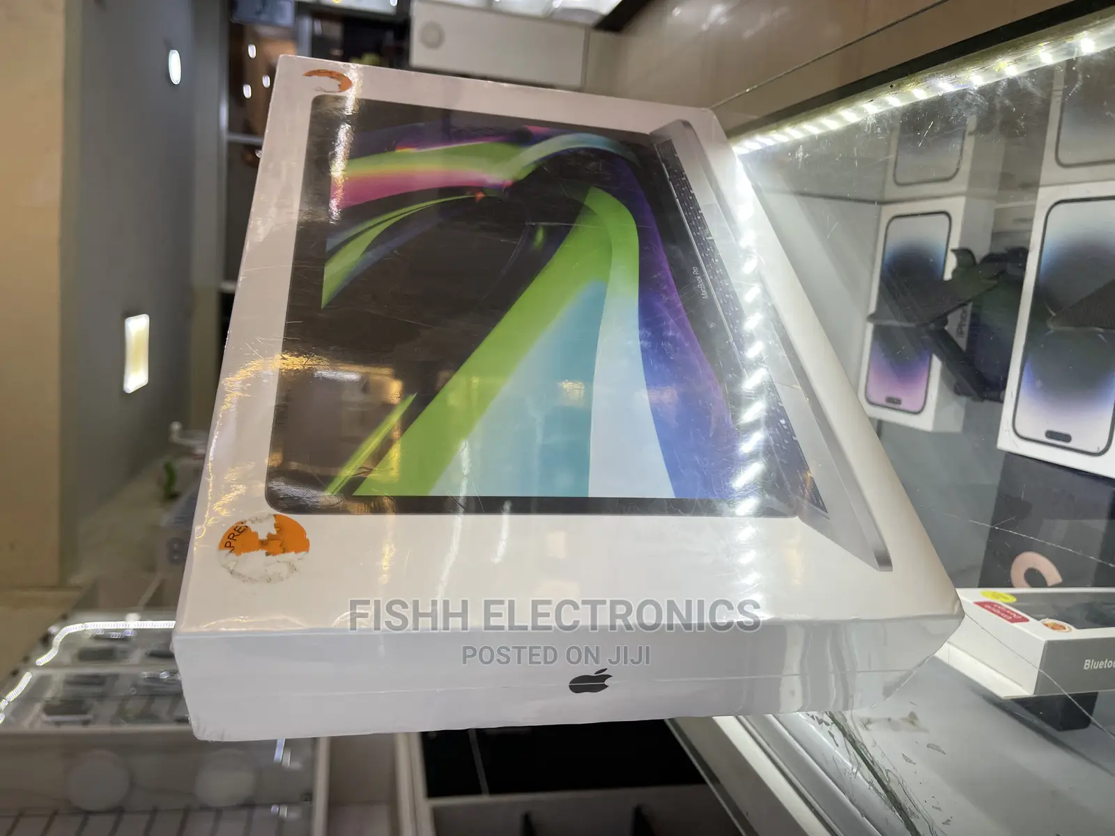 New Laptop Apple MacBook Pro 2022 M2 8GB Apple M2 SSD 256GB