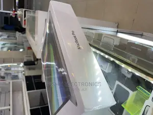 New Laptop Apple MacBook Pro 2022 M2 8GB Apple M2 SSD 256GB