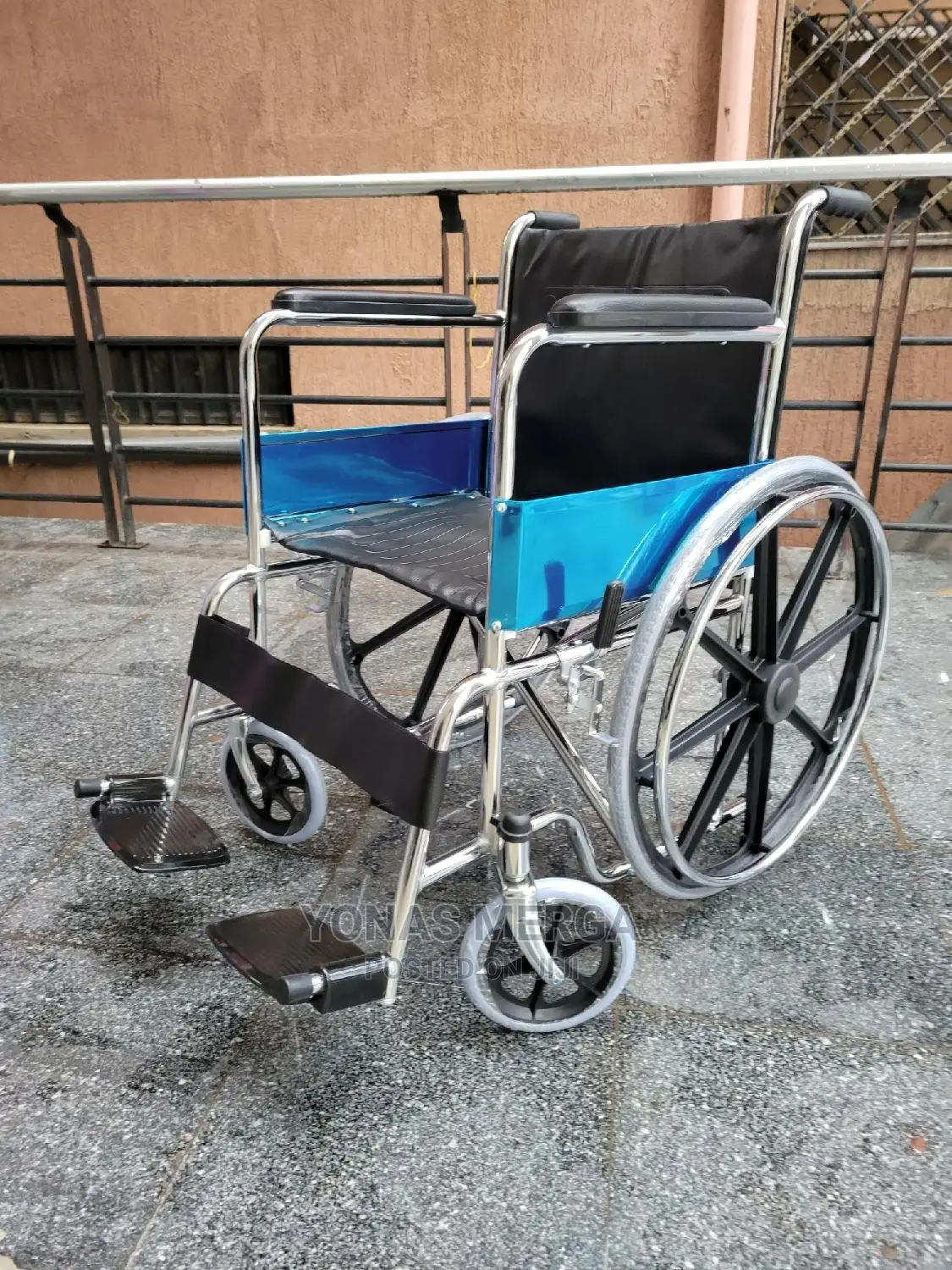 Lightweight Folding Medical Wheelchair
