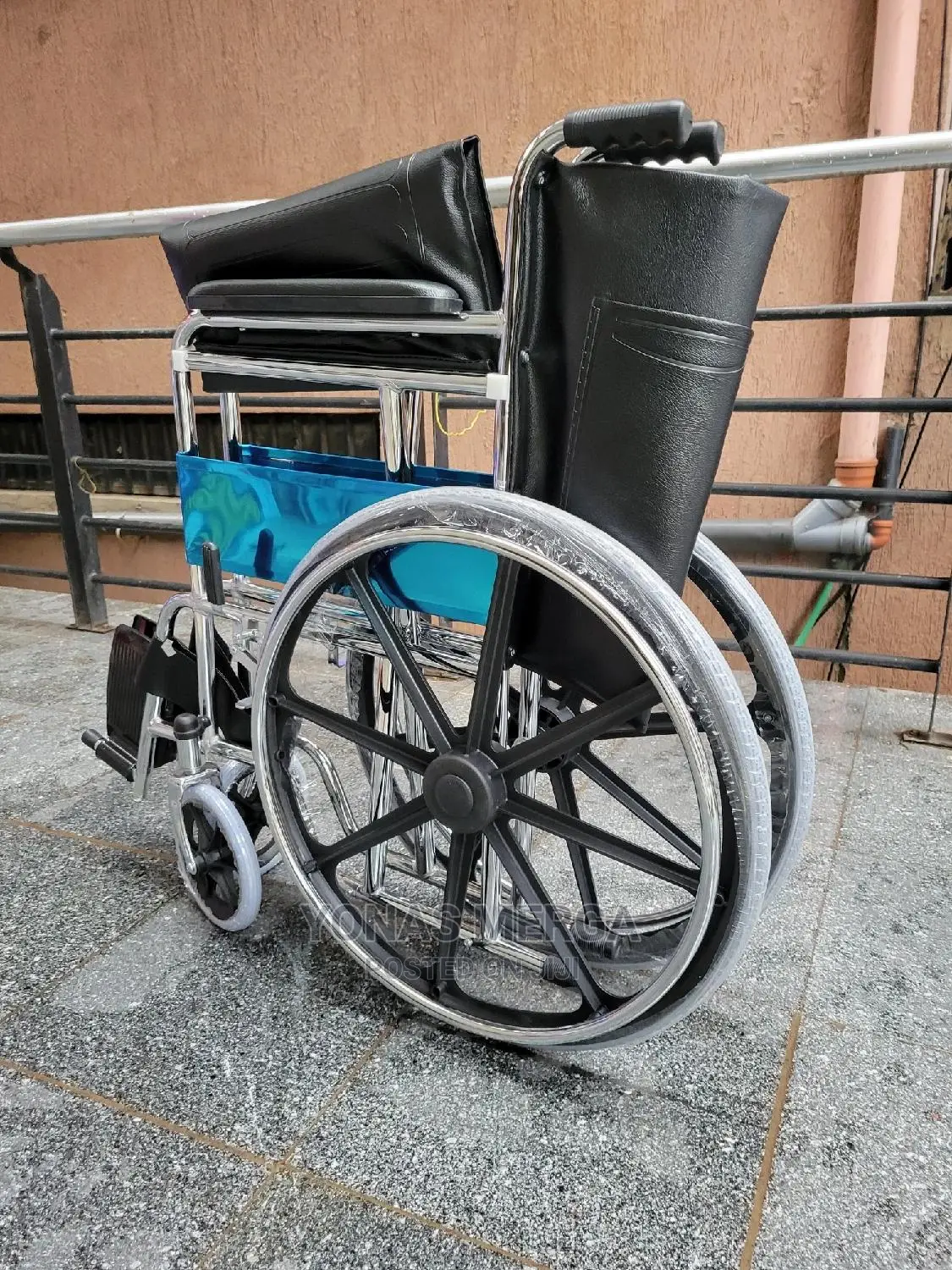Lightweight Folding Medical Wheelchair