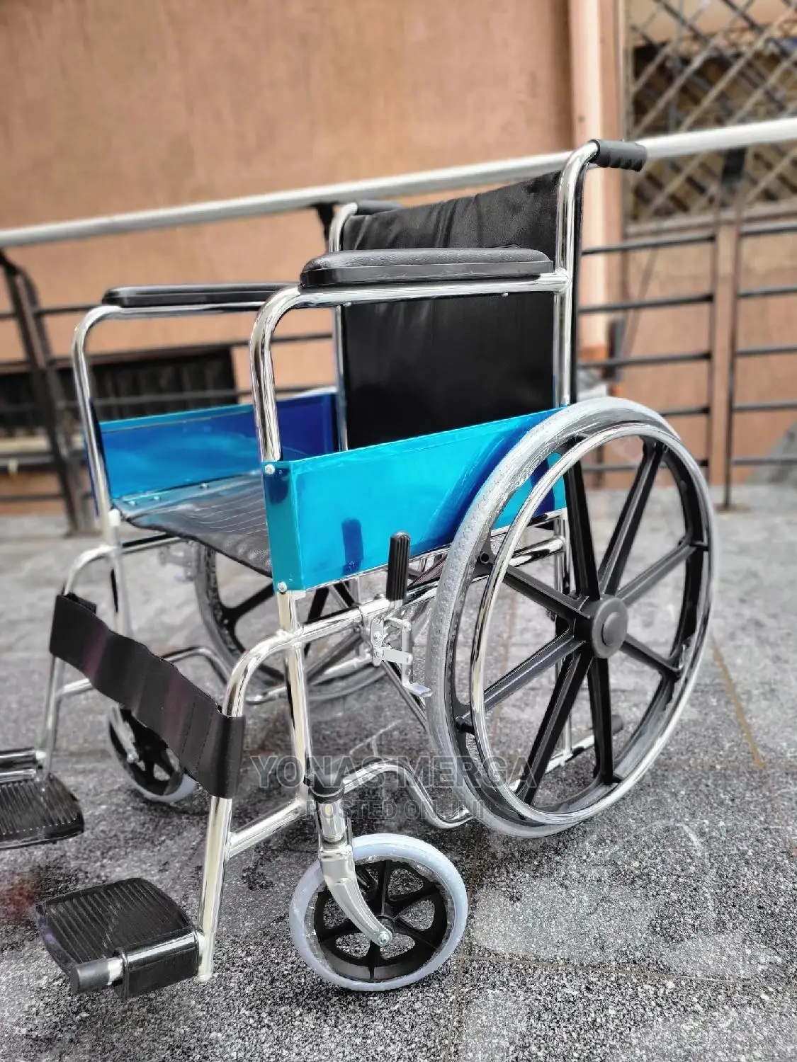 Lightweight Folding Medical Wheelchair