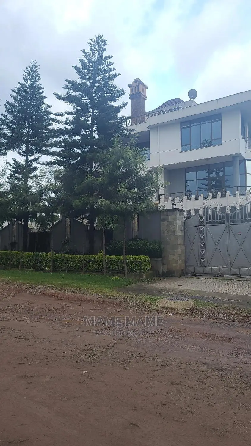8bdrm House in Addis Abeba, Lideta for sale