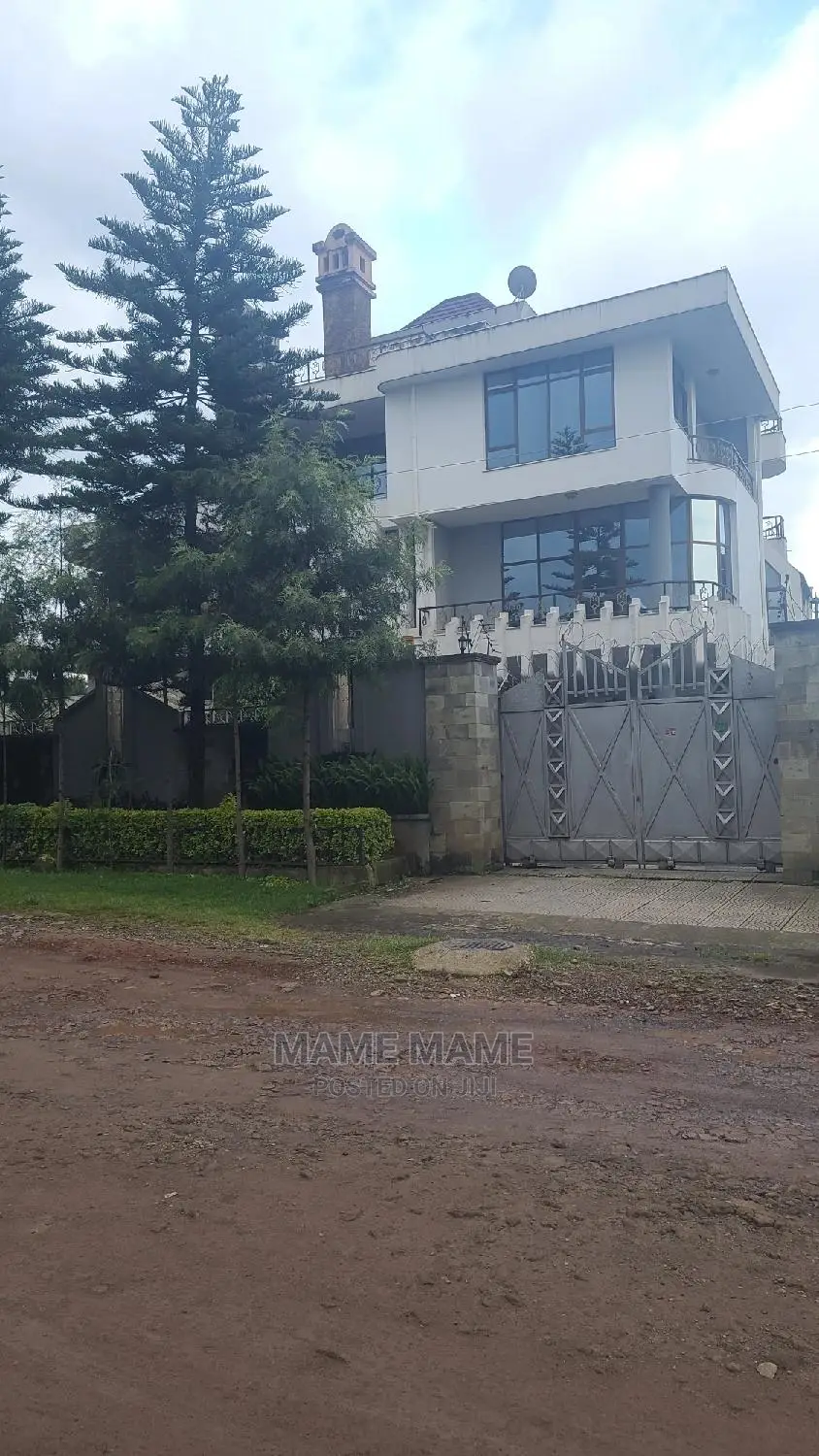 8bdrm House in Addis Abeba, Lideta for sale