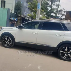 Photo - Peugeot 5008 2021 Black