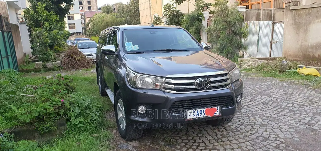 Toyota Hilux 2016 Gray