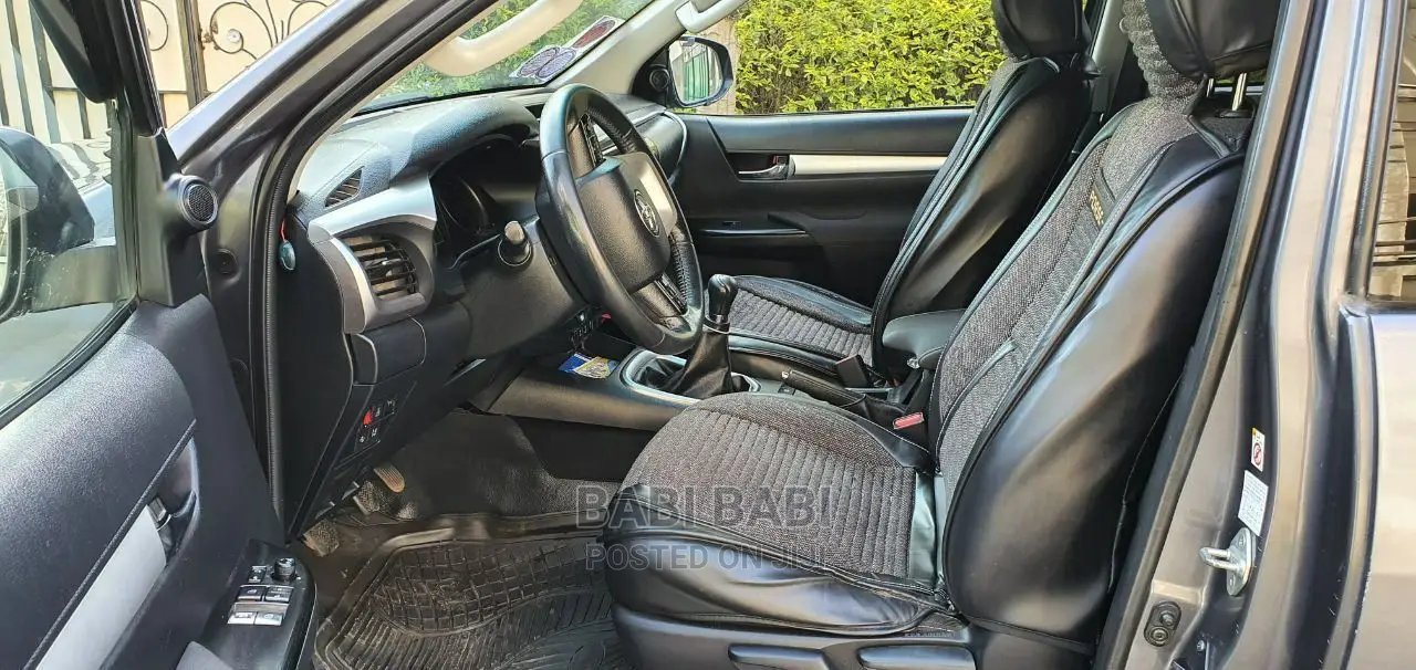 Toyota Hilux 2016 Gray