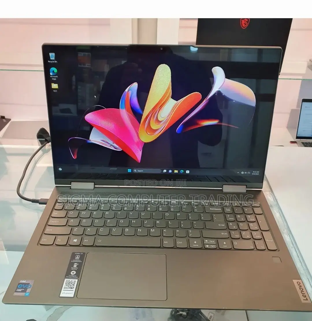 New Laptop Lenovo Yoga 710 12GB Intel Core I7 SSD 512GB