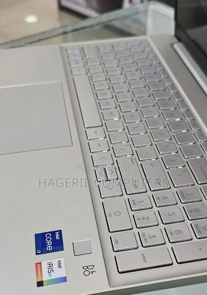 New Laptop HP Pavilion 17z 8GB Intel Core I7 SSD 512GB