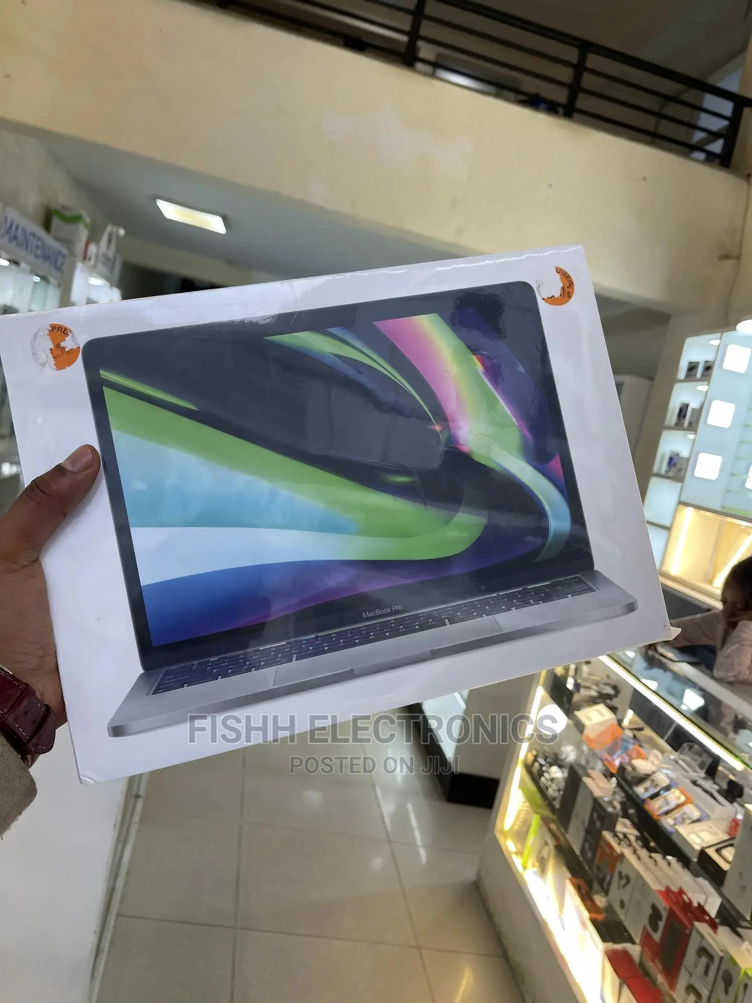 New Laptop Apple MacBook Pro 2022 M2 8GB Apple M2 SSD 256GB