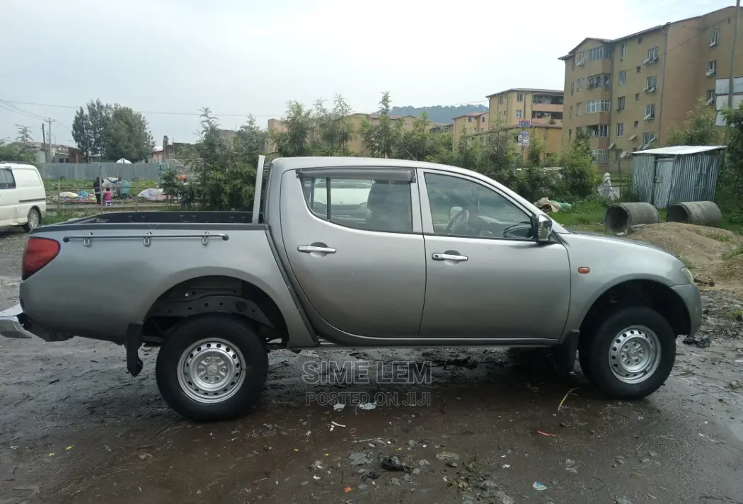 Mitsubishi L200 Double Cab 2.5 180hp 4WD 2008 Gray
