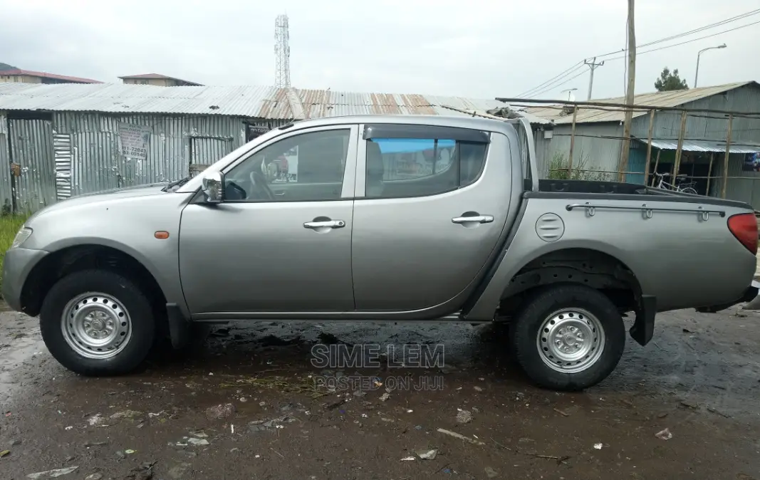 Mitsubishi L200 Double Cab 2.5 180hp 4WD 2008 Gray