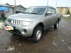 Mitsubishi L200 Double Cab 2.5 180hp 4WD 2008 Gray