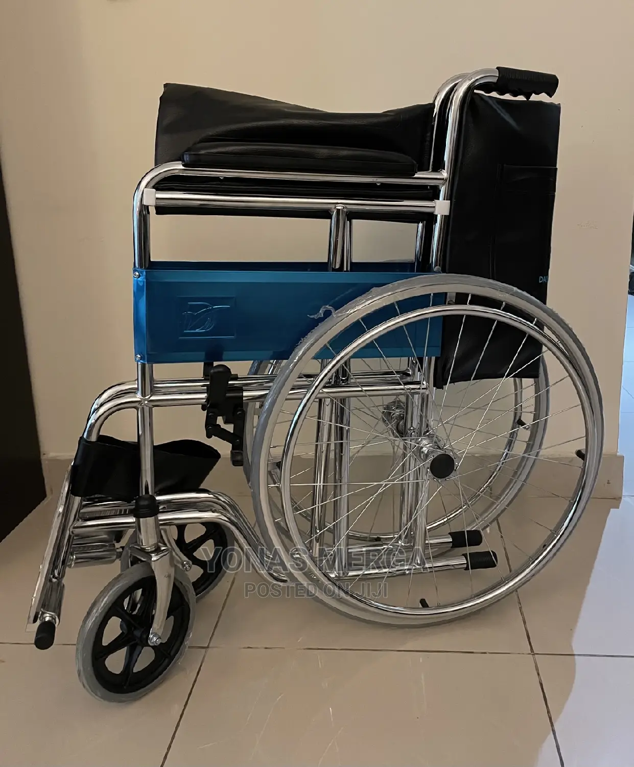 150 Kg Chrome Self Driven Wheelchairs