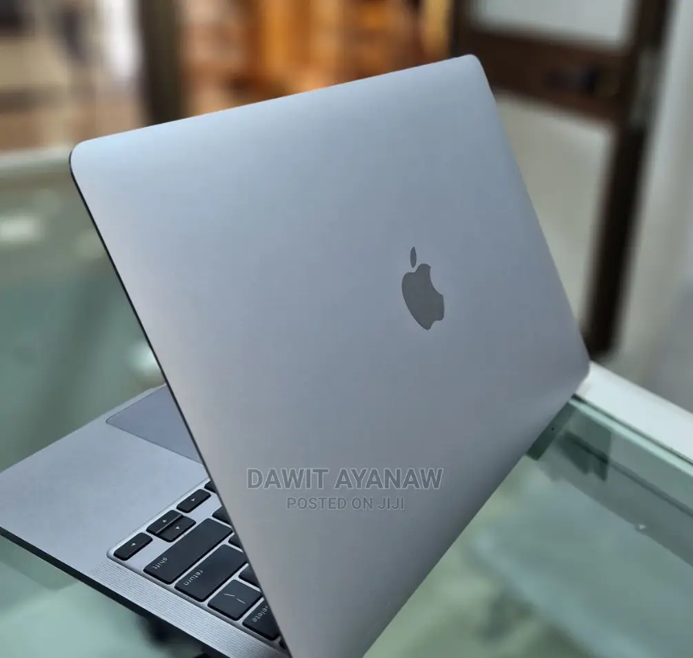 New Laptop Apple MacBook Pro 2020 M1 8GB Apple M1 Pro SSD 256GB