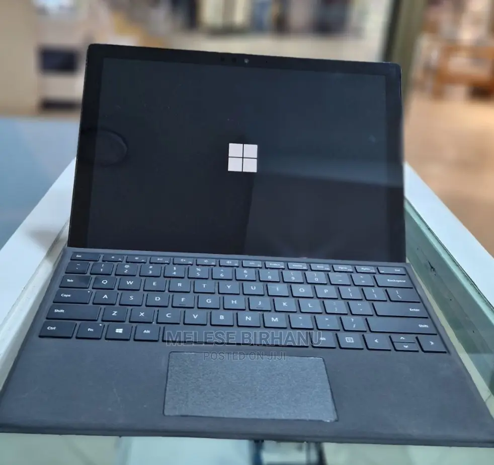 New Laptop Microsoft Surface 8GB Intel Core I5 SSD 256GB
