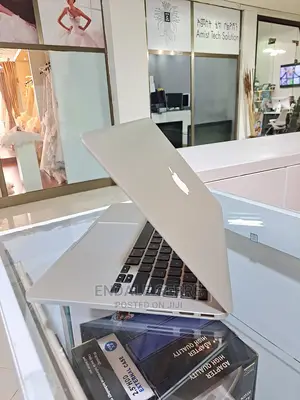 New Laptop Apple MacBook 2012 8GB Intel Core I7 HDD 750GB