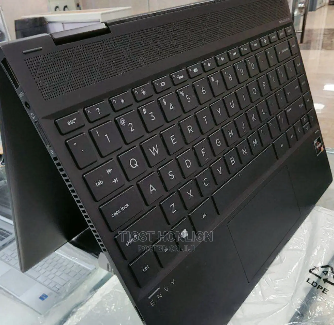 New Laptop HP Envy X360 8GB AMD Ryzen 3 SSD 512GB