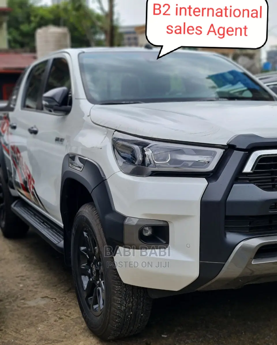 New Toyota Hilux 2023 White