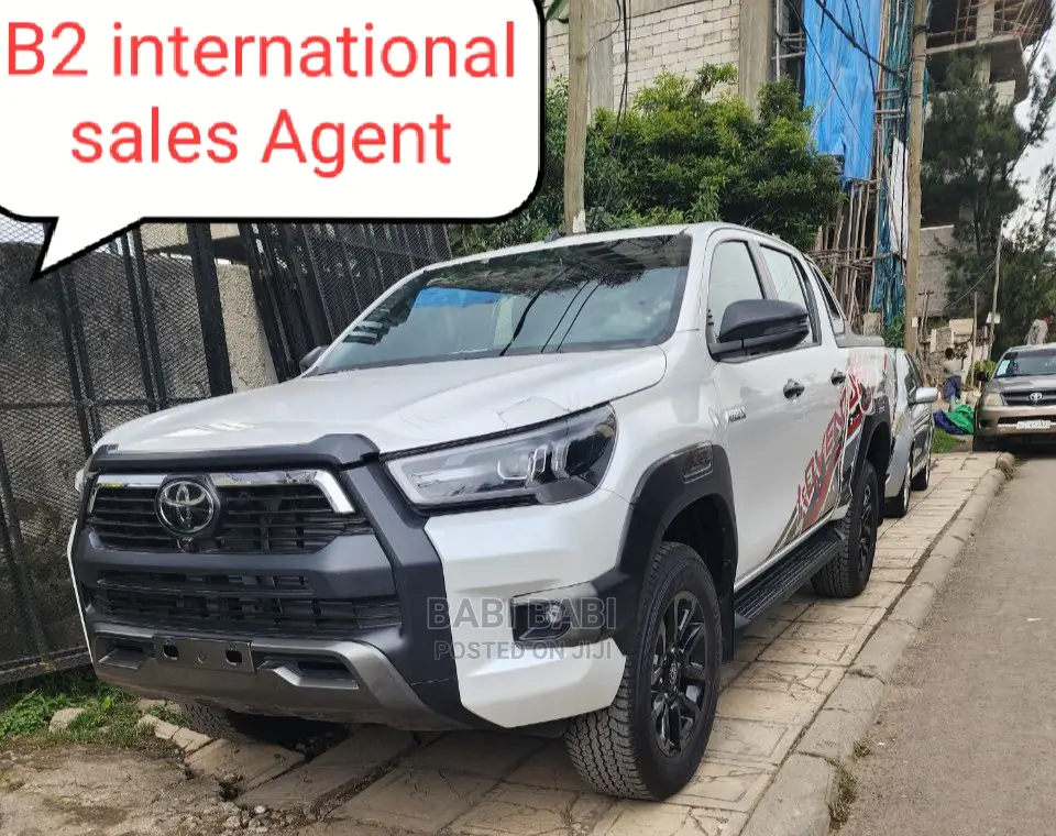 New Toyota Hilux 2023 White