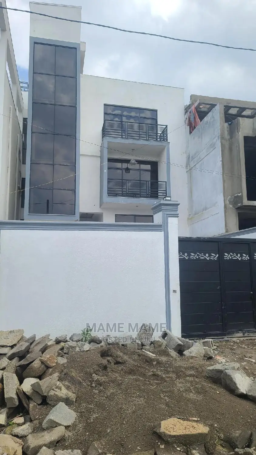 7bdrm House in Addis Abeba, Bole for sale