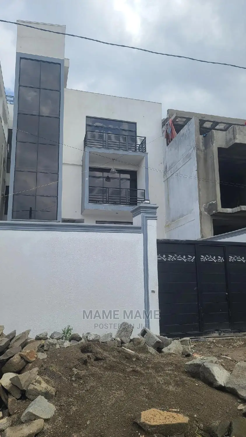 7bdrm House in Addis Abeba, Bole for sale