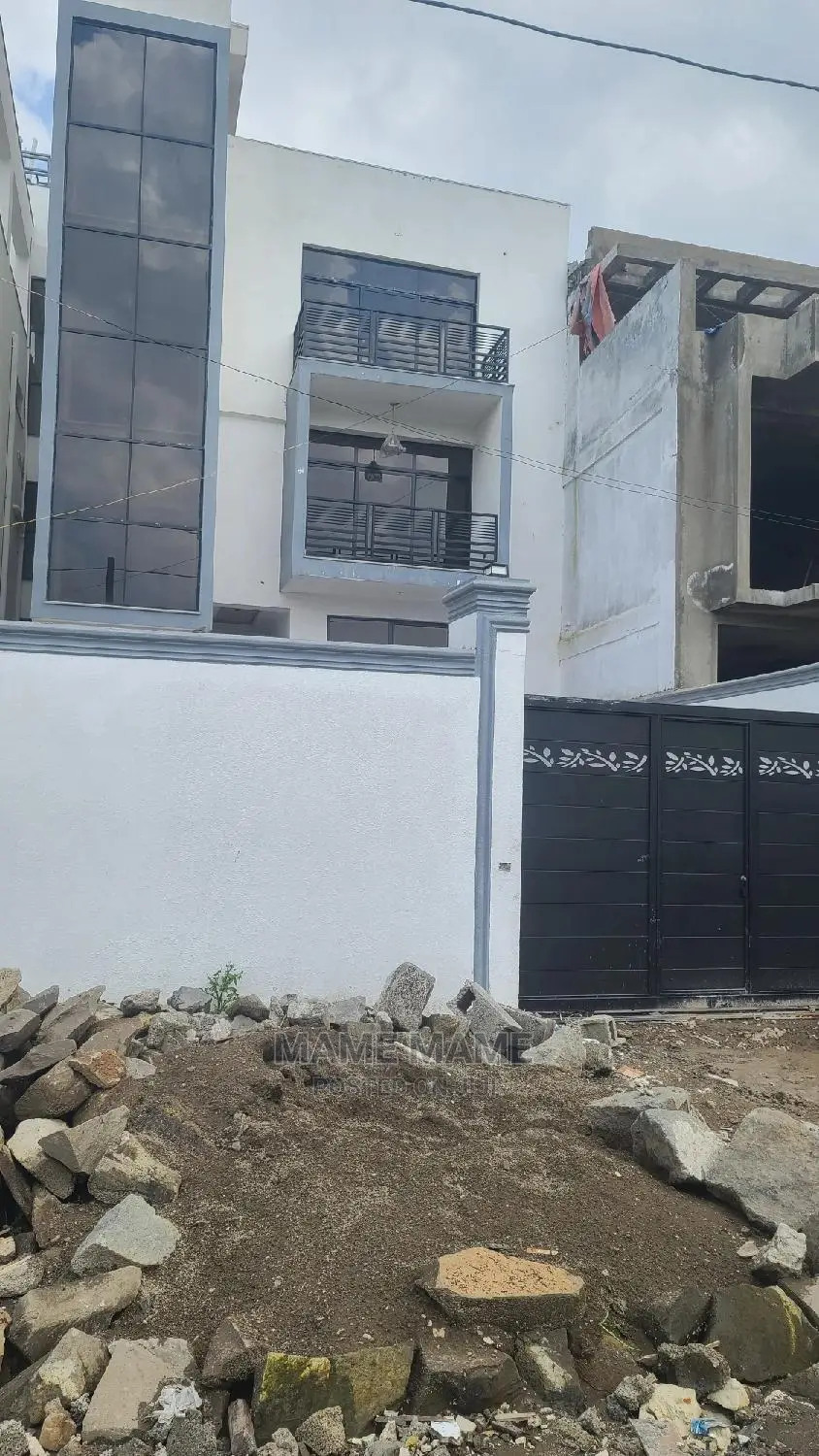 7bdrm House in Addis Abeba, Bole for sale