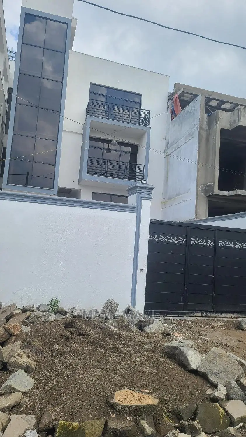 7bdrm House in Addis Abeba, Bole for sale