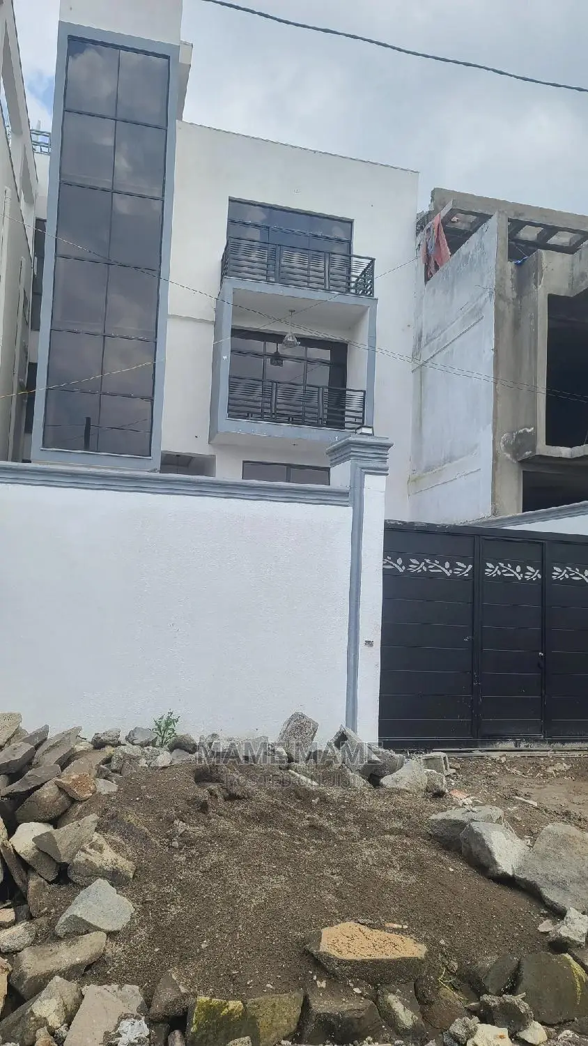 7bdrm House in Addis Abeba, Bole for sale