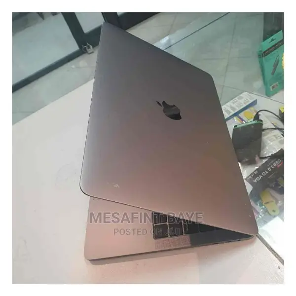 New Laptop Apple MacBook Pro 8GB Intel Core I5 SSD 256GB