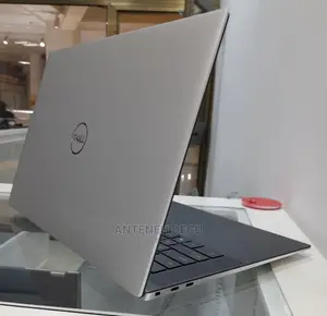 New Laptop Dell XPS 15 32GB Intel Core I9 SSD 512GB