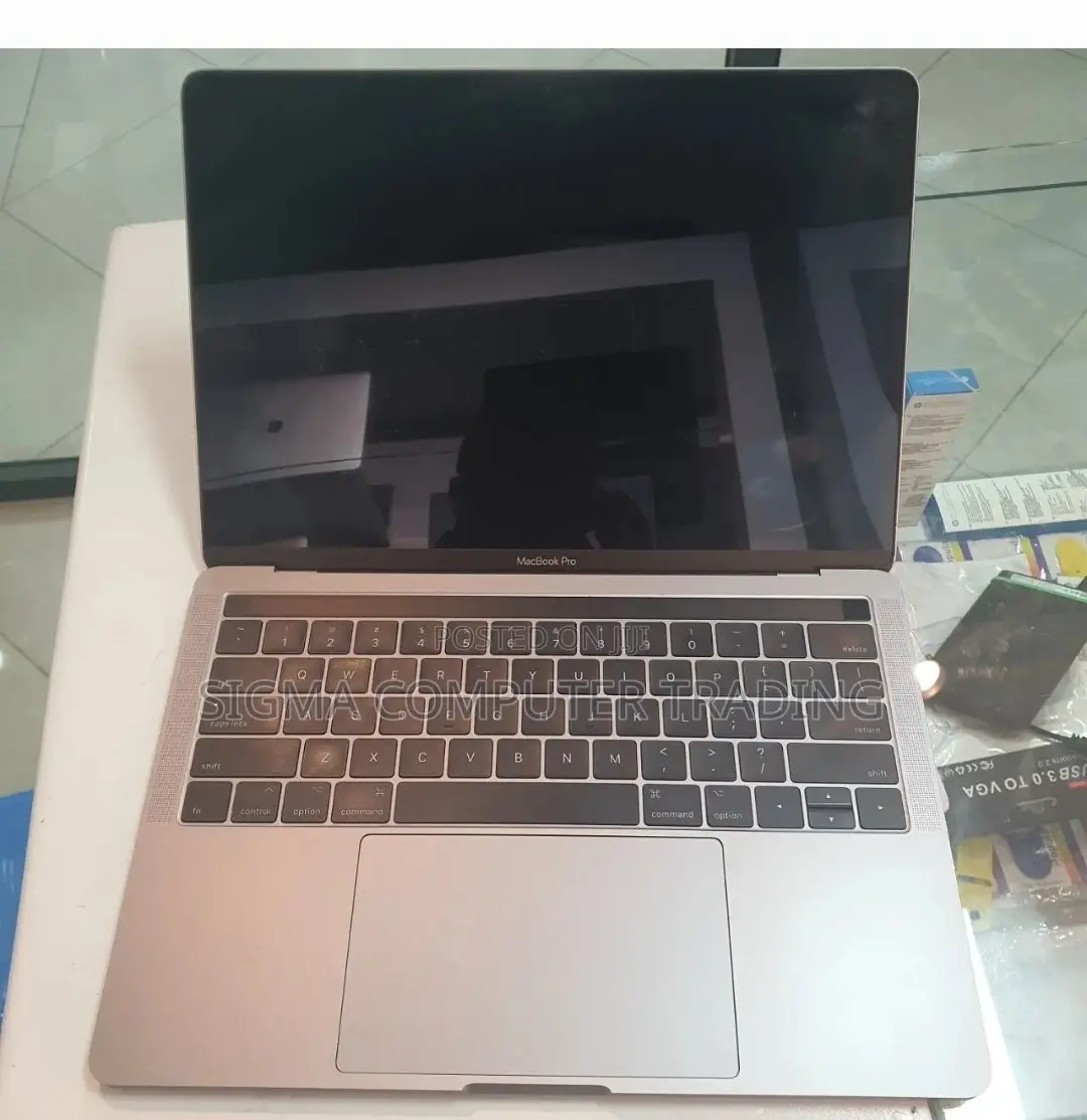 New Laptop Apple MacBook 2016 8GB Intel Core I5 SSD 256GB