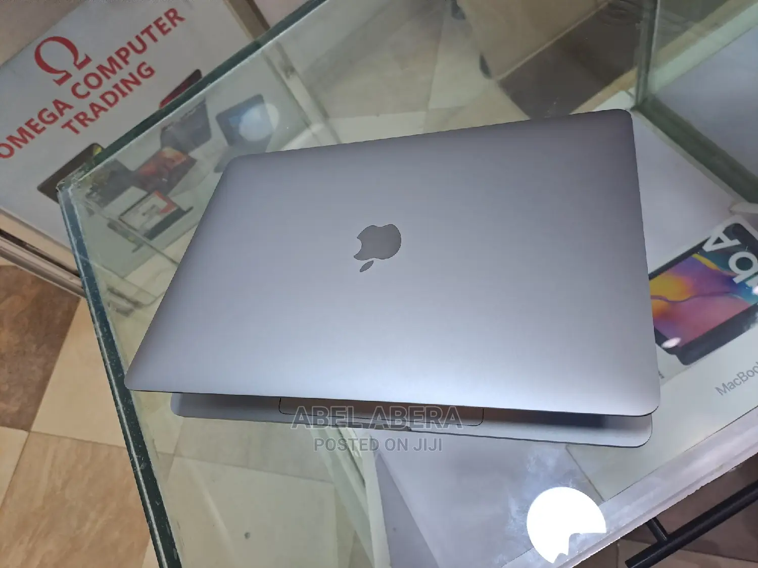 Laptop Apple MacBook Pro 2022 M2 8GB Apple M2 SSD 256GB