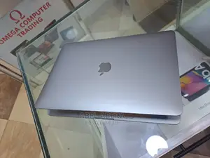 Photo - Laptop Apple MacBook Pro 2022 M2 8GB Apple M2 SSD 256GB