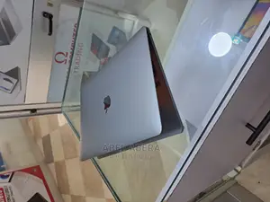 Laptop Apple MacBook Pro 2022 M2 8GB Apple M2 SSD 256GB