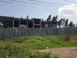 Photo - የሚሸጥ ለአፓርታማ፣ለትምህርትቤት ለፈለጉት ሊሆን የሚችል።