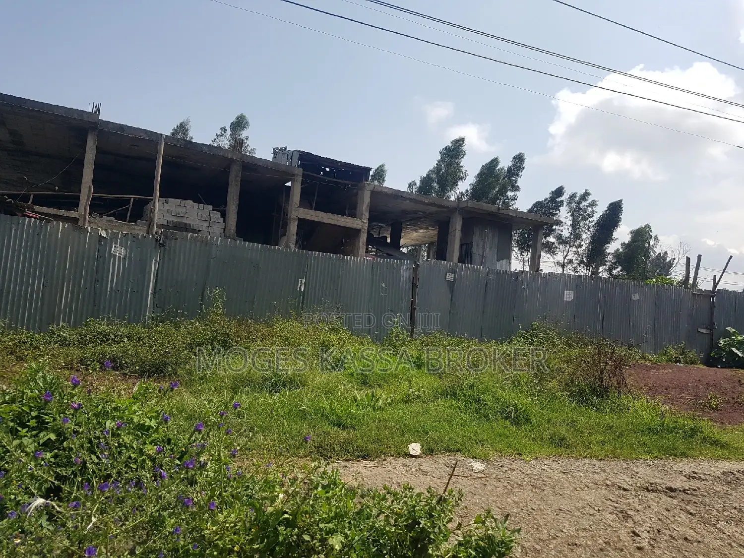 የሚሸጥ ለአፓርታማ፣ለትምህርትቤት ለፈለጉት ሊሆን የሚችል።