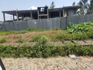 የሚሸጥ ለአፓርታማ፣ለትምህርትቤት ለፈለጉት ሊሆን የሚችል።