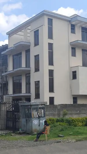 7bdrm House in Addis Abeba, Bole for sale