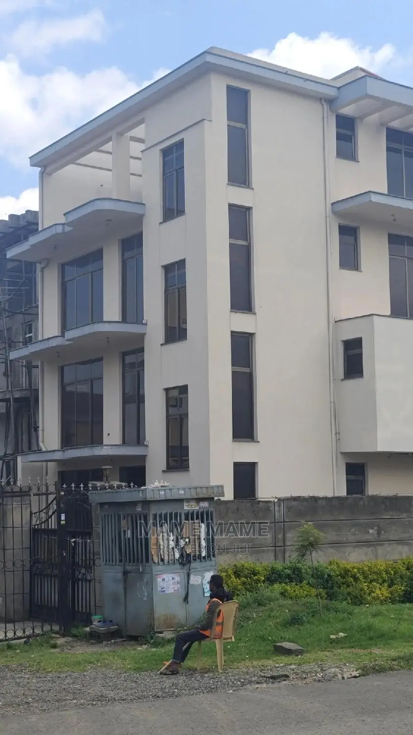 7bdrm House in Addis Abeba, Bole for sale