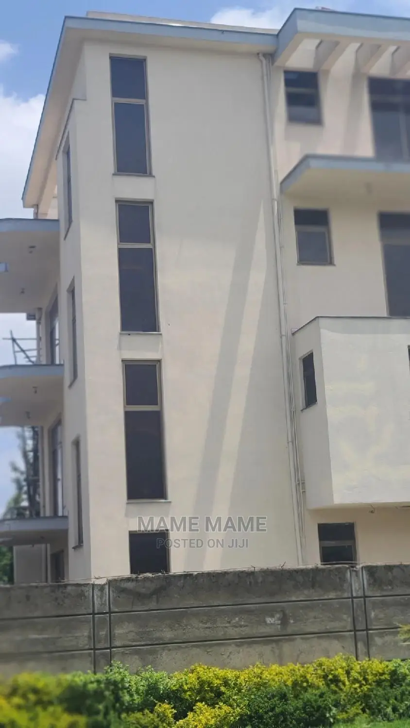 7bdrm House in Addis Abeba, Bole for sale