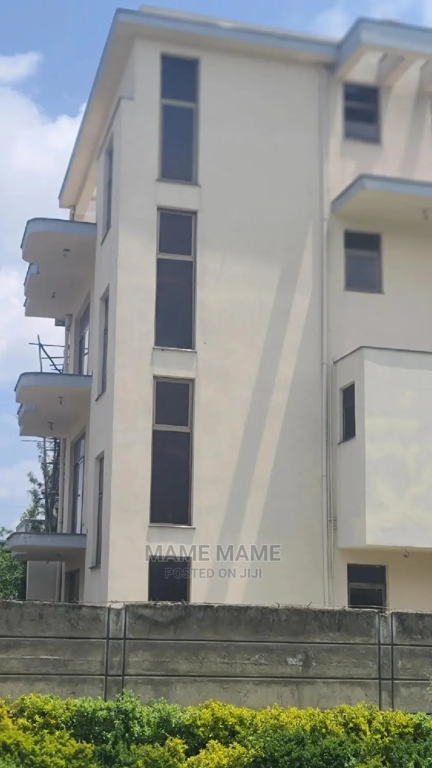 7bdrm House in Addis Abeba, Bole for sale
