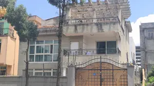 5bdrm House in Addis Abeba, Bole for sale