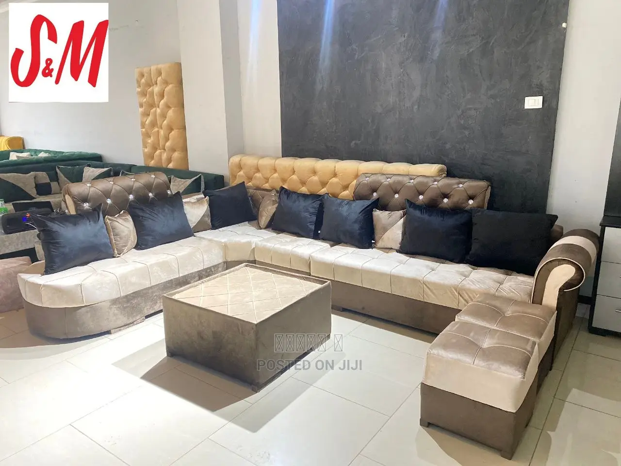 S M Sofa Design With Table