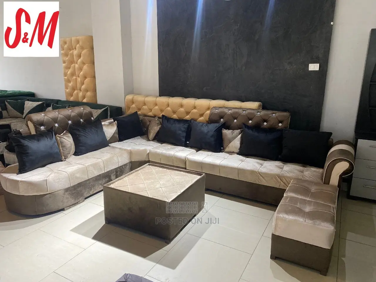 S M Sofa Design With Table