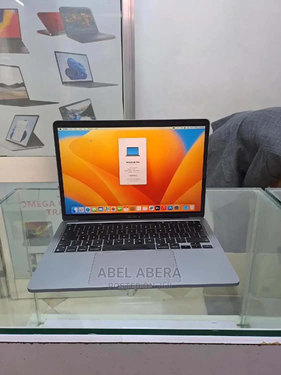 Laptop Apple MacBook Pro 2022 M2 8GB Apple M2 SSD 256GB