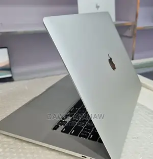 New Laptop Apple MacBook Pro 2019 16GB Intel Core I9 SSD 512GB