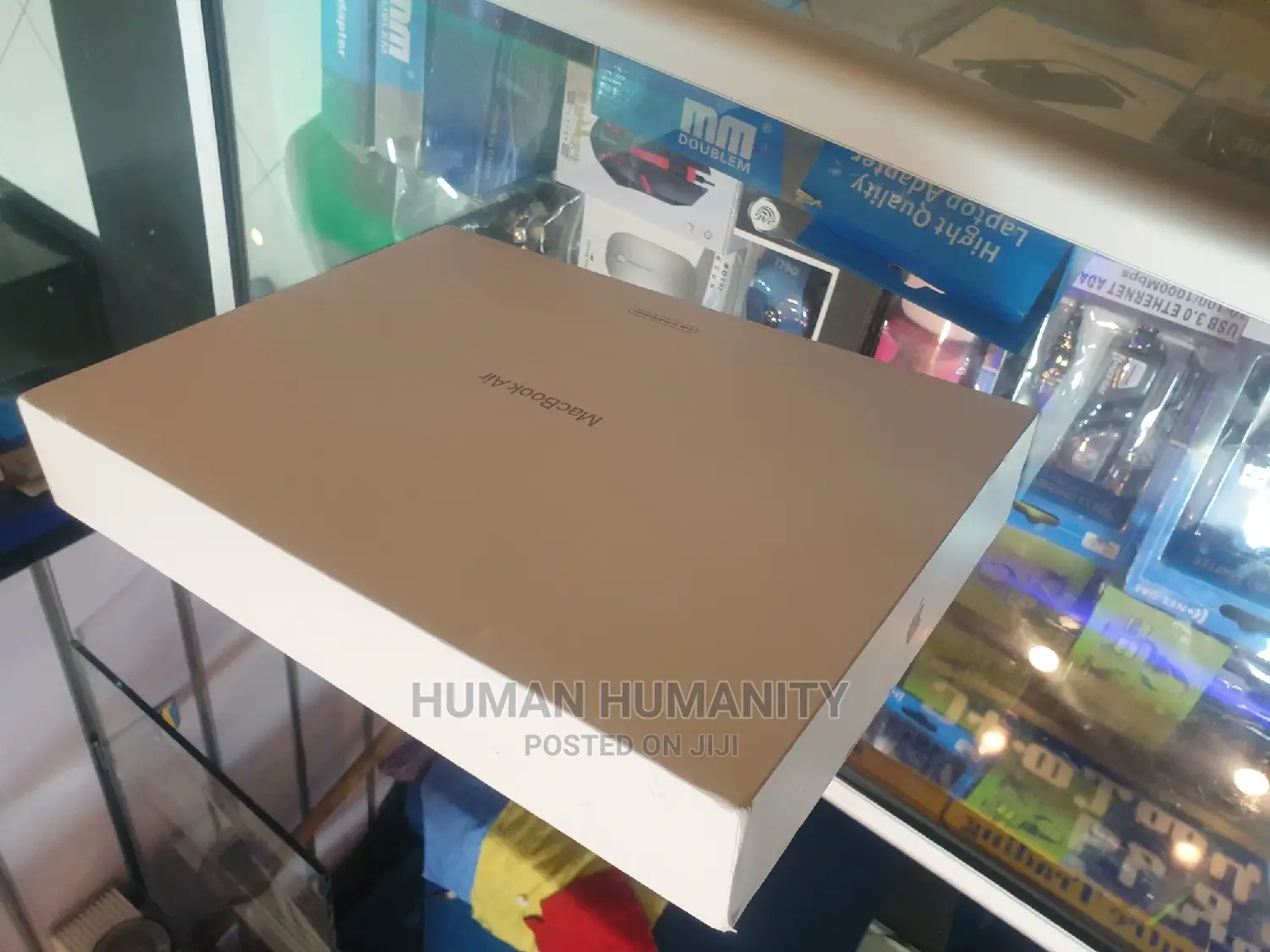 New Laptop Apple MacBook Air 2022 M2 8GB Apple M2 SSD 256GB