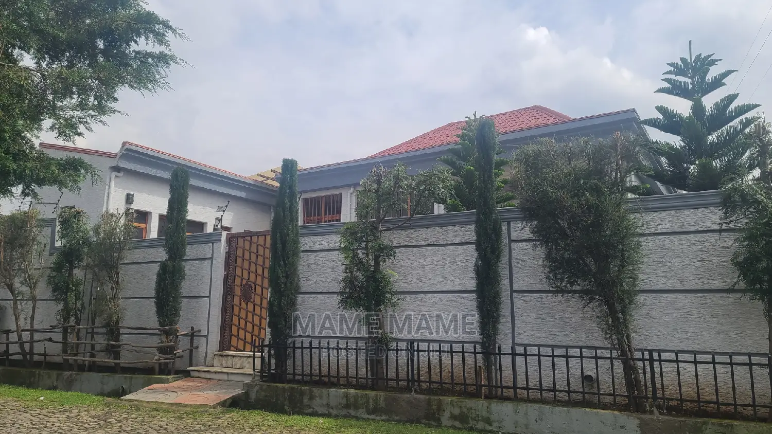 3bdrm Villa in Addis Abeba, Nifas Silk-Lafto for sale