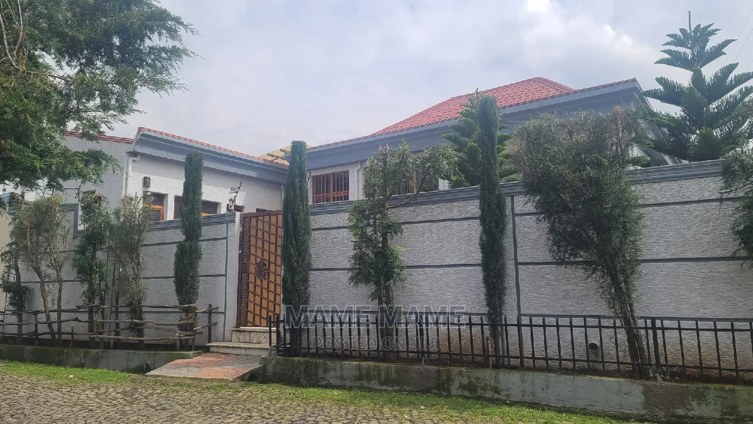3bdrm Villa in Addis Abeba, Nifas Silk-Lafto for sale