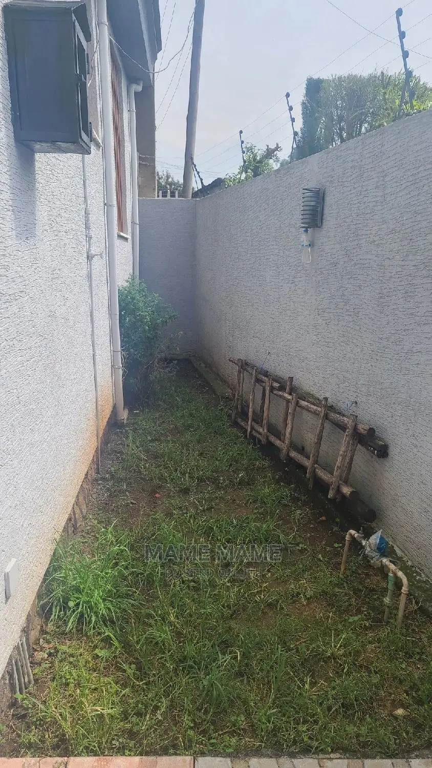 3bdrm Villa in Addis Abeba, Nifas Silk-Lafto for sale